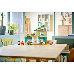 Конструктор LEGO DUPLO Town Сучасний родинний будинок із фігурками 3 в 1, 166 деталей (10470) - мініатюра 9