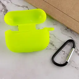 Силіконовий футляр New з карабіном для навушників Airpods Pro Салатовий / Neon green - мініатюра 3