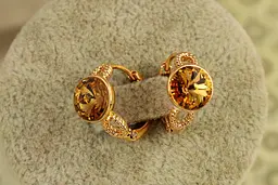 Сережки Xuping Jewelry Мідея з каменем шампанське Сваровські 1,6 см золотисті