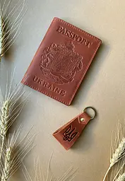 Подарунковий набір шкіряних аксесуарів з українською символікою світло-коричневий