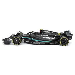 Автомодель з фігуркою Bburago Mercedes‑AMG Petronas F1 W15 (18-28069 (#44)) - мініатюра 4