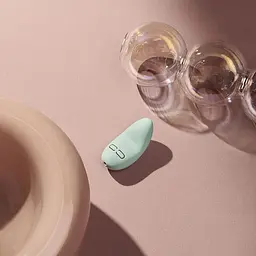 Вібратор Lelo Lily 3 Polar для клітора - мініатюра 6
