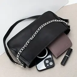 Сумка-багет жіноча шкіряна чорна Handycover S450 з ланцюжком - мініатюра 4