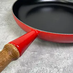 Сковорода універсальна Le Creuset Signature Frying Pan 28 см вишнева 20258280600422 - мініатюра 4