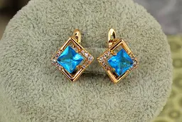 Сережки Xuping Jewelry ромбік з блакитним каменем 1,4 см золотисті