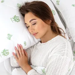 Подушка DREAM COLLECTION BAMBOO ЕКОНОМ 70x70 см (800 г) (чохол не стьобаний) (3-02672_00000) - мініатюра 4