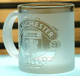Скляна чашка 320 мл ФК Манчестер Юнайтед FC Manchester United з гравіюванням подарунок    футбольна кружка - мініатюра 3