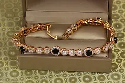 Браслет Xuping Jewelry Блаженство із чорними каменями 21,5 см 8 мм золотистий