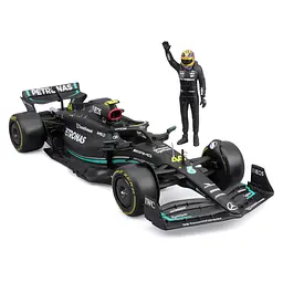 Автомодель з фігуркою Bburago Mercedes-AMG F1 W14 E Performance 1:24 в асортименті (18-28037) - мініатюра 3
