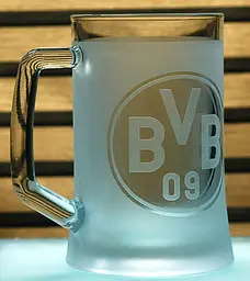 Пивний келих 660 мл ФК Боруссия Дортмунд Borussia з гравіюванням подарунок для фаната   футбольний кухоль - мініатюра 2