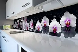 Кухонний фартух Орхідеї в воді для кухні наклейка білі квіти відображення Чорний 60х200 см Happy Pocket Z180550