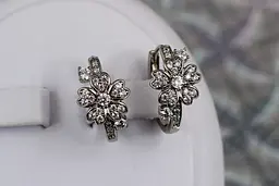 Сережки Xuping Jewelry квіточка із листячками 1.8 см сріблясті - мініатюра 2