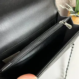 Сумка жіноча маленька через плече крос-боді стьобана на ланцюжку Чорна із нікелем 1198Н - мініатюра 10