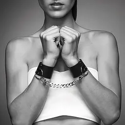Наручники Bijoux Indiscrets Maze - Wide Cuffs Black - мініатюра 6