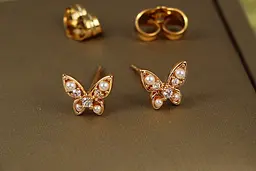 Сережки гвоздики Xuping Jewelry метелик з перлинками 1,3 см золотисті