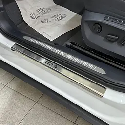 Накладки на пороги для Volkswagen ID.6 2021- Нержавіюча сталь із загином та Логотипом 4 шт (Premium P-VW57) - мініатюра 2