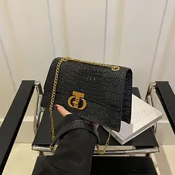 Сумочка на ланцюжку каркасна через плече Lilly P4-6536A чорна