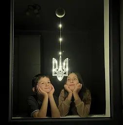 Світлодіодна гірлянда OldBro світильник набір фігурок Український Тризуб 10 лід з батарейками 3ААА та присоскою - мініатюра 7