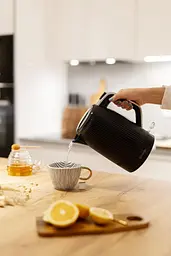 Електрочайник Gorenje 1.7 л Strix-контроль чорний матовий kuh0015400 - мініатюра 8