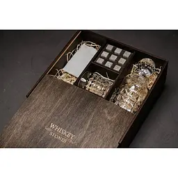 Подарунковий набір віскі Whiskey Stones з камінням для віскі в дерев'яному пеналі №3 + декантер і 2 склянки + щипці + мішечок - мініатюра 3