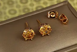 Сережки гвоздики Xuping Jewelry з каменем шампанське шість кріплень 8 мм золотисті