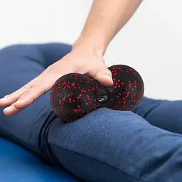 Масажний м'яч подвійний PowerPlay PP-4352 Epp foam peanut ball (d8*16 см) Чорно/Червоний (PP_4352_Red_8*16) - мініатюра 2