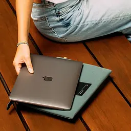 Чохол для ноутбука Native Union W.F.A Stow Lite Sleeve Case Slate Green for MacBook Pro 14"/MacBook Air 13" M2 зелений (STOW-LT-MBS-SLG-14) - мініатюра 3
