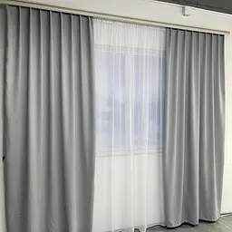 Мікровелюрові штори світло-сірого кольору 2шт. 150х270 з білим шифоновим тюлем 400х270, на тасьмі ALBO pbe0052659 - мініатюра 3