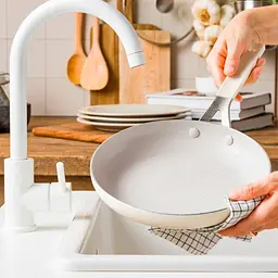 Сковорода KitchenAid АС, 24 см, з керамічним покриттям, кремовий - мініатюра 4