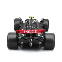 Автомодель з фігуркою – MERCEDES-AMG PETRONAS F1 W15 (2024) (1:24) Bburago 18-28069 (#44) - мініатюра 5