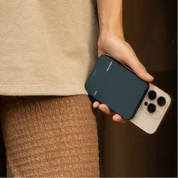 Портативна батарея Native Union (Re) Classic Magnetic Power Bank 5000 мАг Black (PB-5KMS-BLK) - мініатюра 11