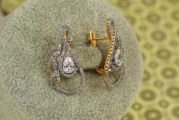 Сережки Xuping Jewelry Мелодія з родієм 2,4 см золотисті - мініатюра 2