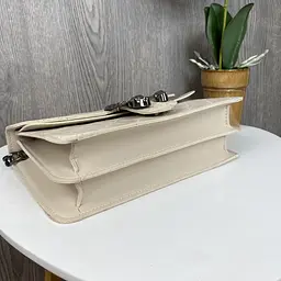 Сумка жіноча маленька через плече крос-боді стильна Молочна на ланцюжку (956) - мініатюра 4