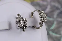 Сережки Xuping Jewelry квіточка із листячками 1.8 см сріблясті