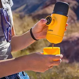 Портативна еспресо-кавоварка Wacaco Nanopresso жовта, механічна, для меленої кави - мініатюра 7