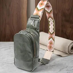 Красива сумка через плече в модному кольорі з екошкіри Vintage 22791 зелена