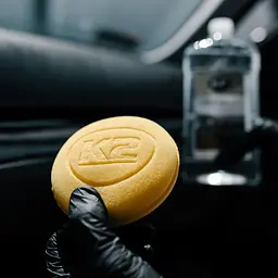 Губка-аплікатор K2 Gold Aplikator для восків та поліролів жовта ⌀ 10 см (L710) - мініатюра 2