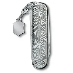 Ніж Victorinox Classic SD Brilliant Damast + брелок-лого (0.6221.34) - мініатюра 4
