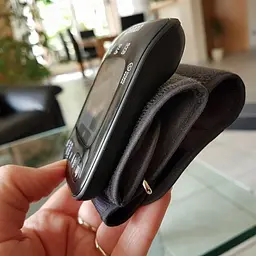 Тонометр Omron RS7 Intelli IT (HEM-6232T-E) на зап'ясті - мініатюра 6