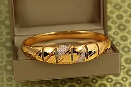 Браслет бенгл Xuping Jewelry Полум'яний вітраж 60 мм на руку від 17 до 19 см золотистий