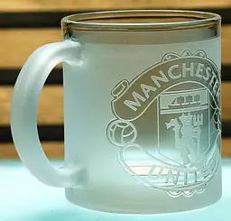 Скляна чашка 320 мл ФК Манчестер Юнайтед FC Manchester United з гравіюванням подарунок    футбольна кружка - мініатюра 2