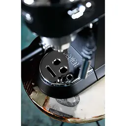 Ріжкова кавоварка еспресо DeLonghi EC685.BK - мініатюра 11