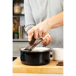 Тертка для спецій KitchenAid Coreline з чохлом кремова (KAG321OHACE) - мініатюра 6