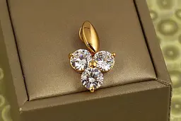 Кулон Xuping Jewelry Тріо для тоненького ланцюга 2,4 см золотистий