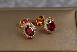 Сережки гвоздики Xuping Jewelry овальні малинки з червоним камінням 10 мм золотисті - мініатюра 2