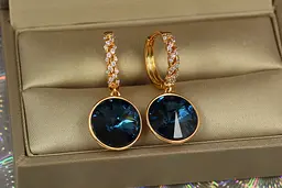 Серьги Xuping Jewelry подвески крупный камень в ободке темно-синие хамелеоны 3 см золотистые - миниатюра 2
