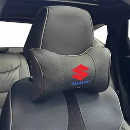 Подушка на підголівник з логотипом Suzuki Екошкіра 3D Кольоровий лого Чорна-Коричневий кант 1 шт