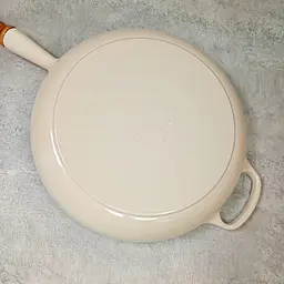 Сковорода универсальная Le Creuset Signature Frying Pan 28 см безе 20258287160422 - миниатюра 5