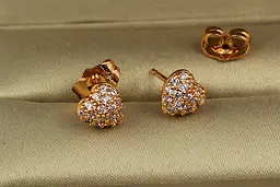 Сережки гвоздики Xuping Jewelry сердечка в камінцях 7 мм золотисті - мініатюра 2
