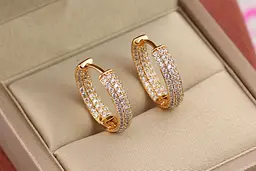Сережки Xuping Jewelry кільця з трьома доріжками з каменів усередині 1.8 см 5 мм золотисті